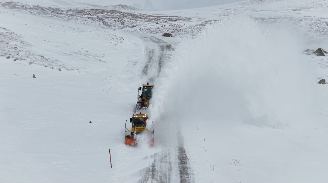 Van’da 53 yerleşim yerinin yolu kapalı
