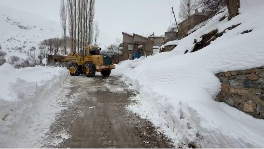 Van’da 78 yerleşim yerinin yolu kapalı

