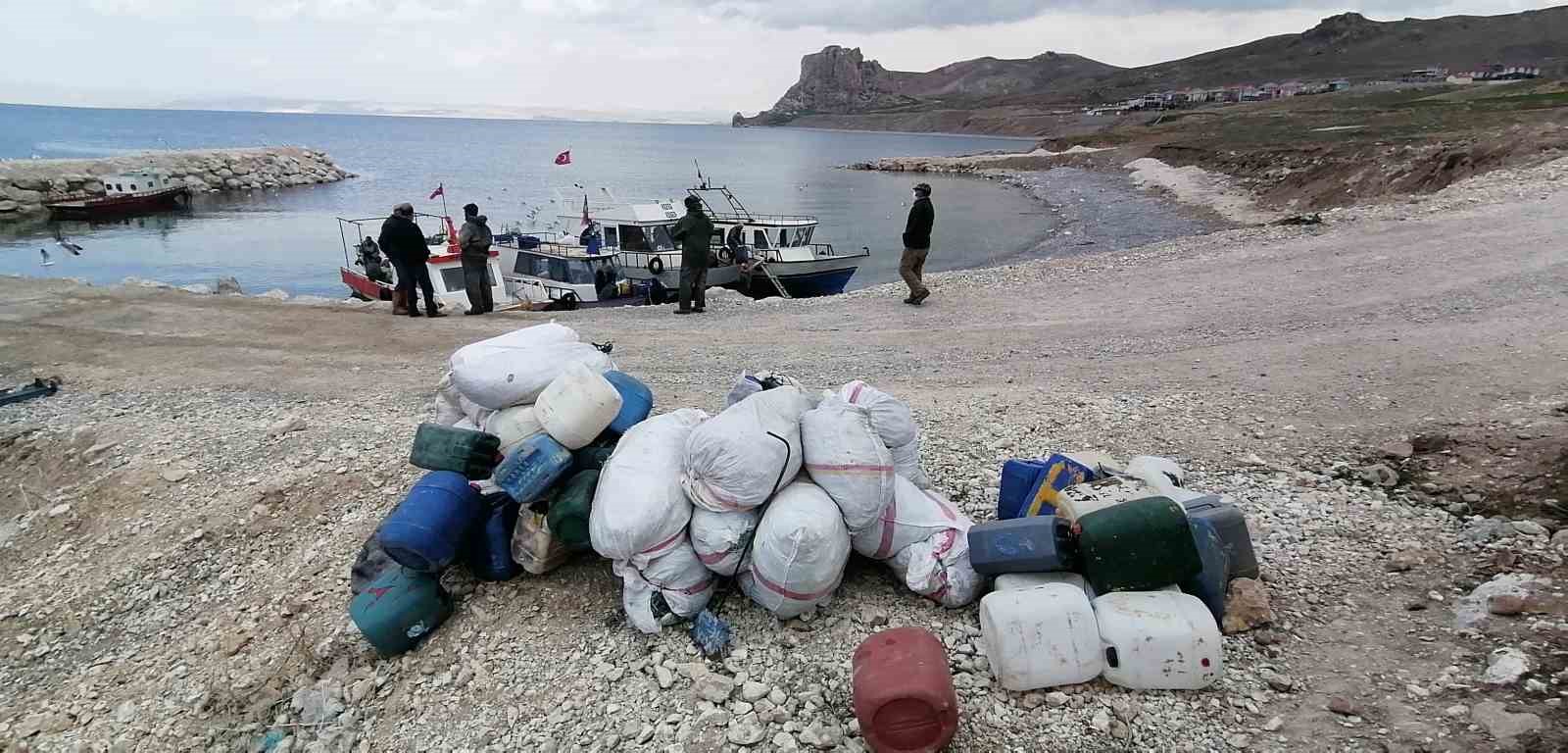 Van’da 90 günlük av yasağı başladı
Van’da 90 günlük av yasağı başladı