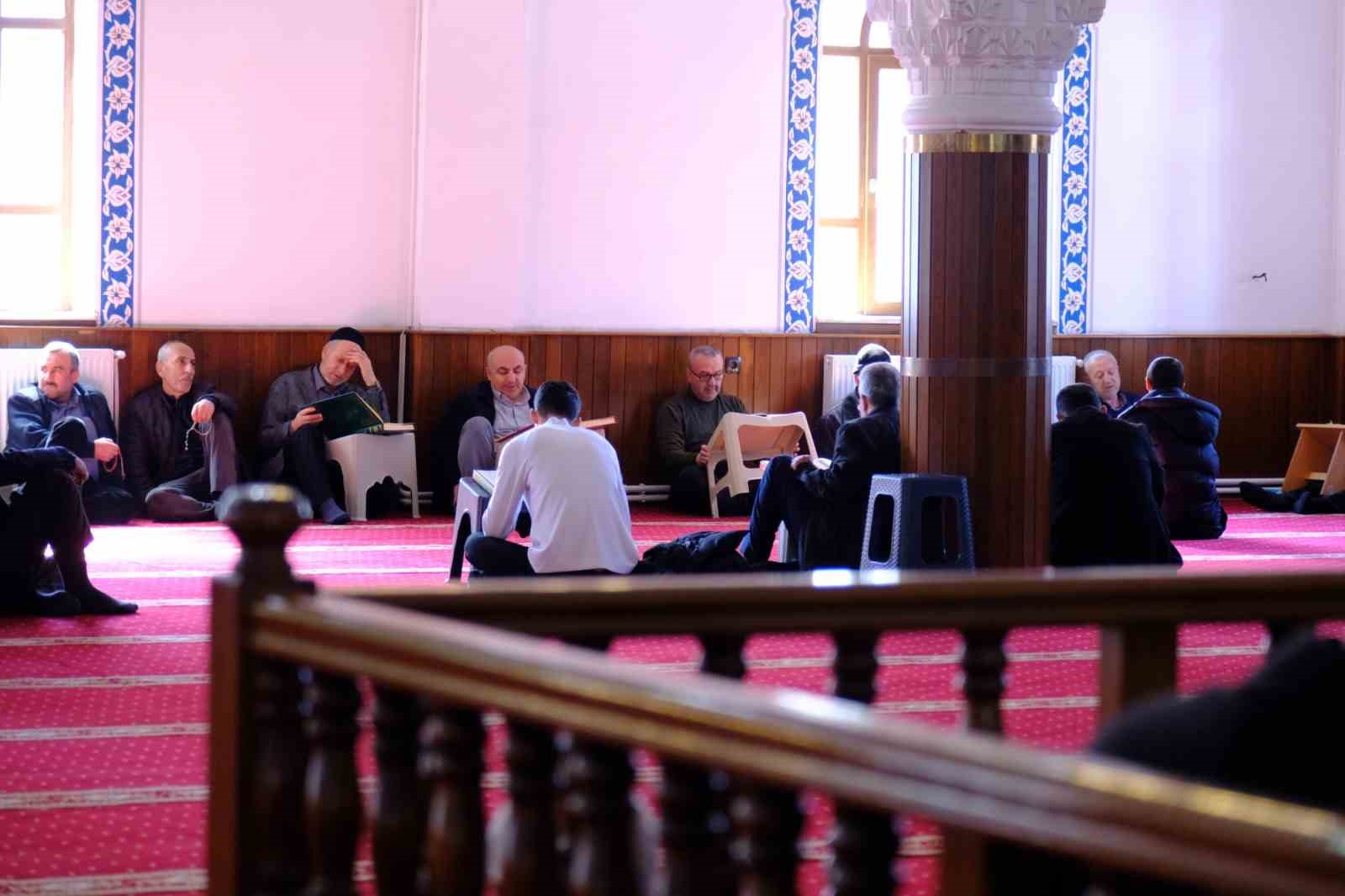 Van’da asırlık mukabele geleneği manevi atmosferde devam ediyor
