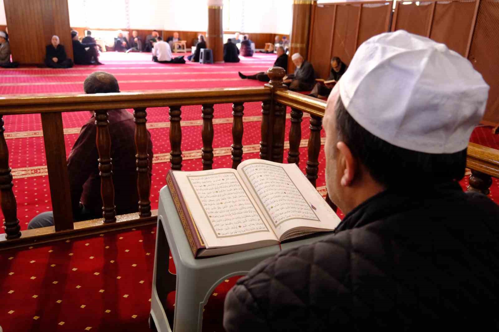 Van’da asırlık mukabele geleneği manevi atmosferde devam ediyor
