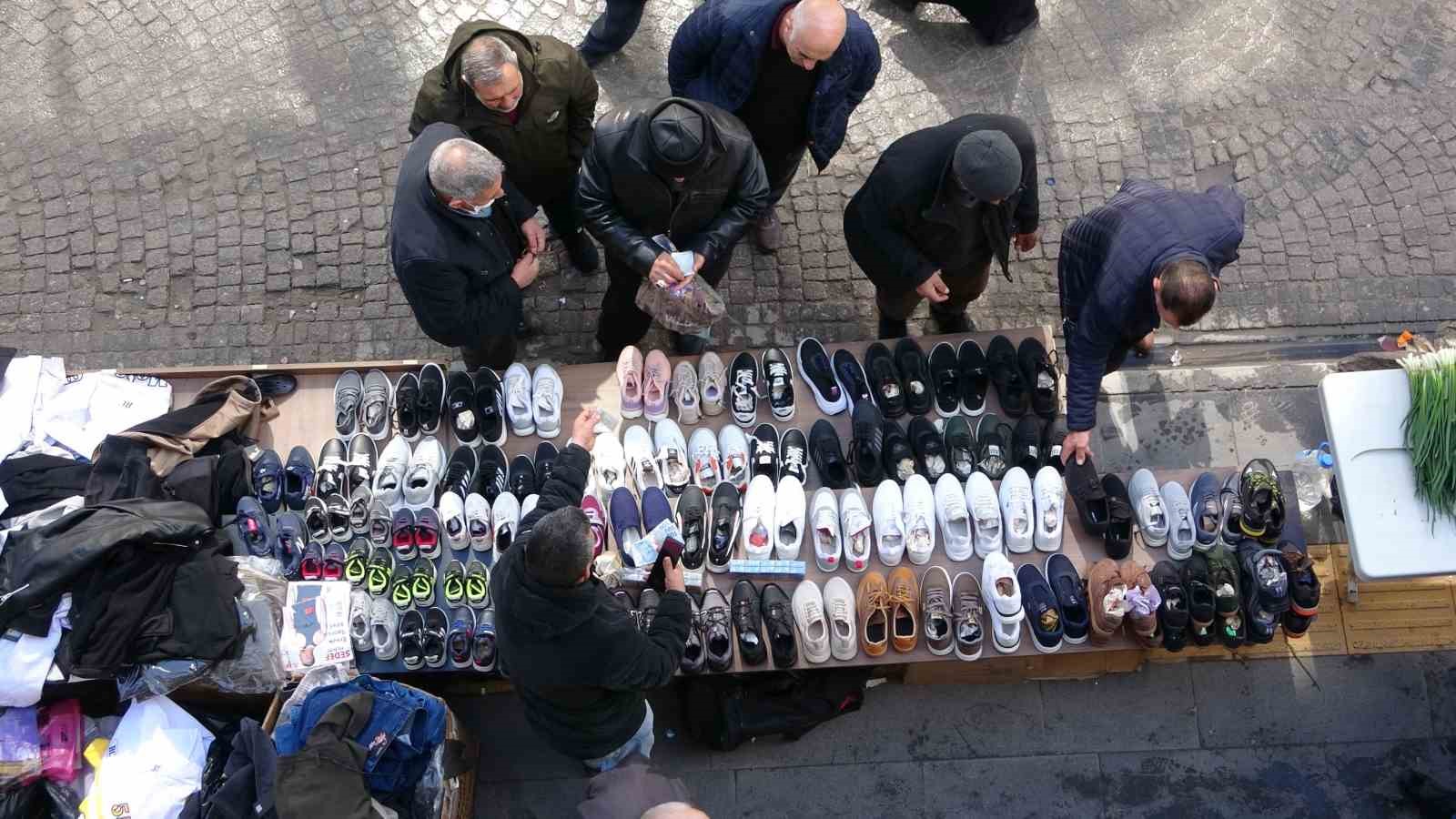 Van’da bayram telaşı: Caddeler doldu taştı
