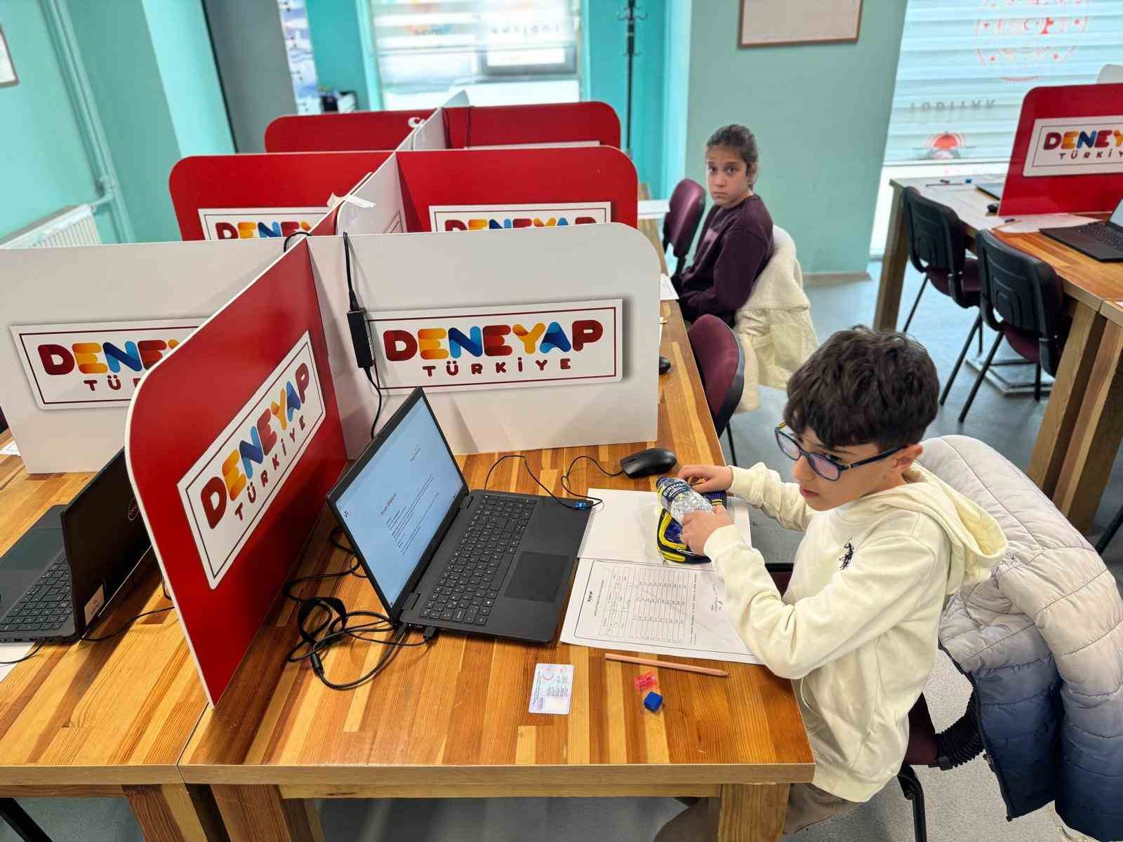 Van’da Deneyap e-sınav heyecanı
Van’da Deneyap e-sınav heyecanı