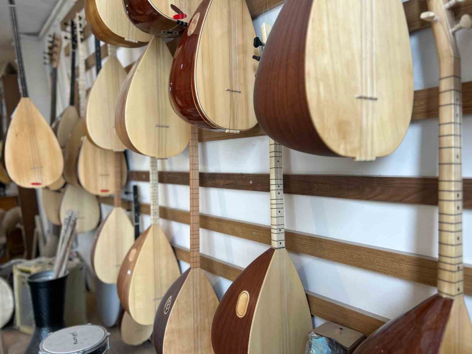 Van’da el emeğiyle üretilen bağlamalar birçok ülkeye gönderiliyor
