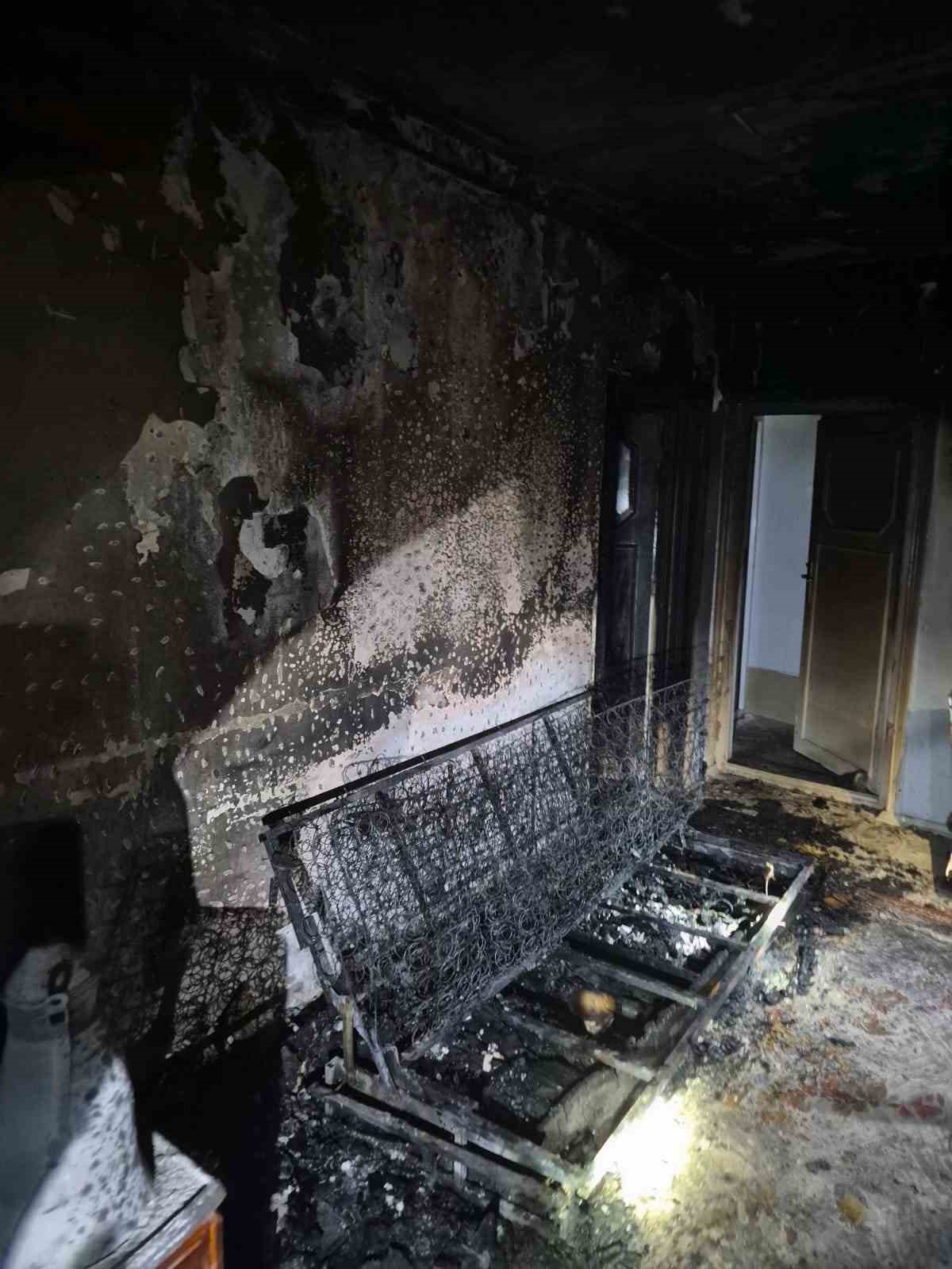 Van’da ev yangını
