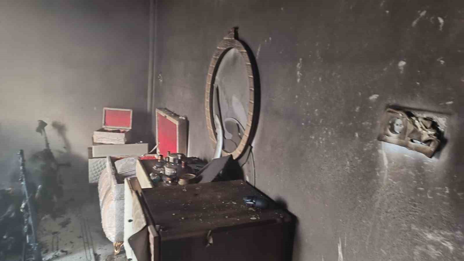 Van’da ev yangını
