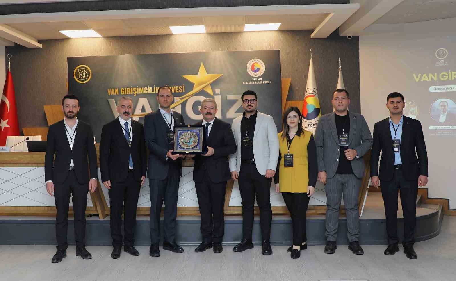 Van’da girişimcilik zirvesi düzenlendi
