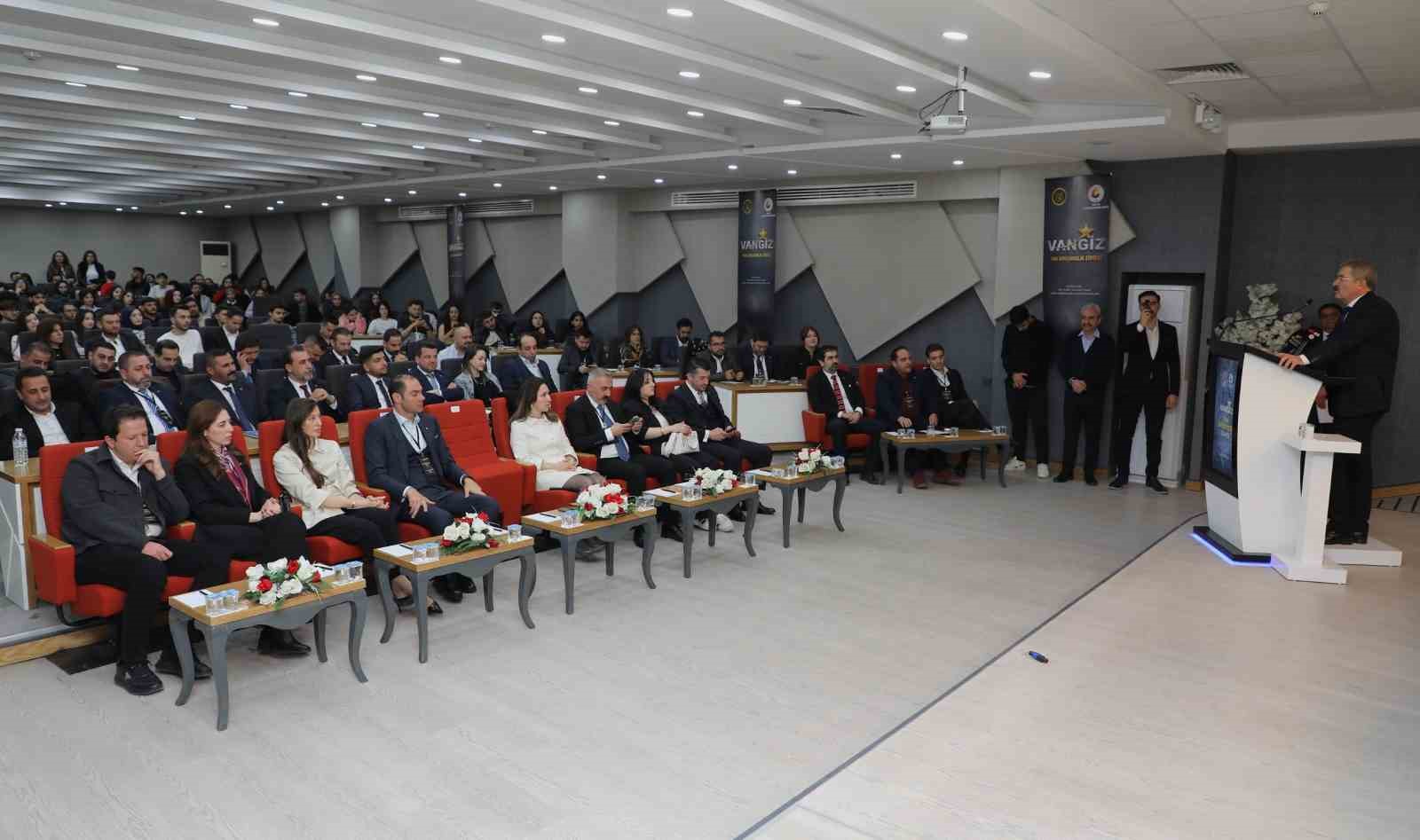 Van’da girişimcilik zirvesi düzenlendi

