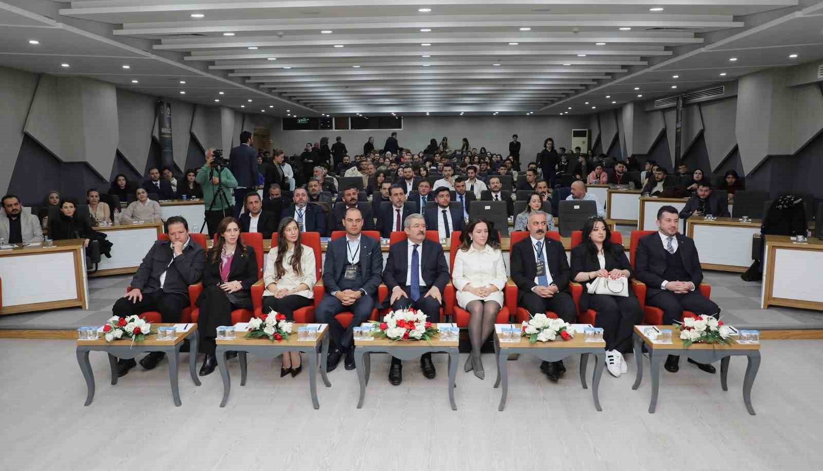 Van’da girişimcilik zirvesi düzenlendi
