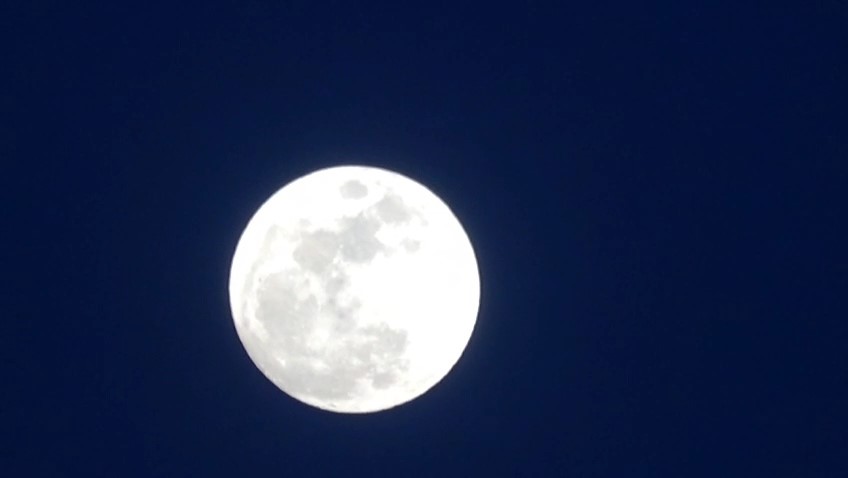 Van’da görsel şölen: "Pembe Dolunay" Erek Dağı’ndan yükseldi
