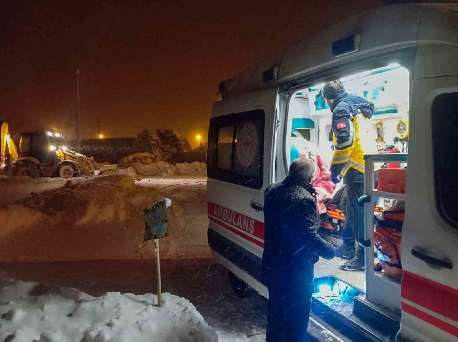 Van’da hasta ve mahsur kalanlar belediyenin çabasıyla kurtarıldı
