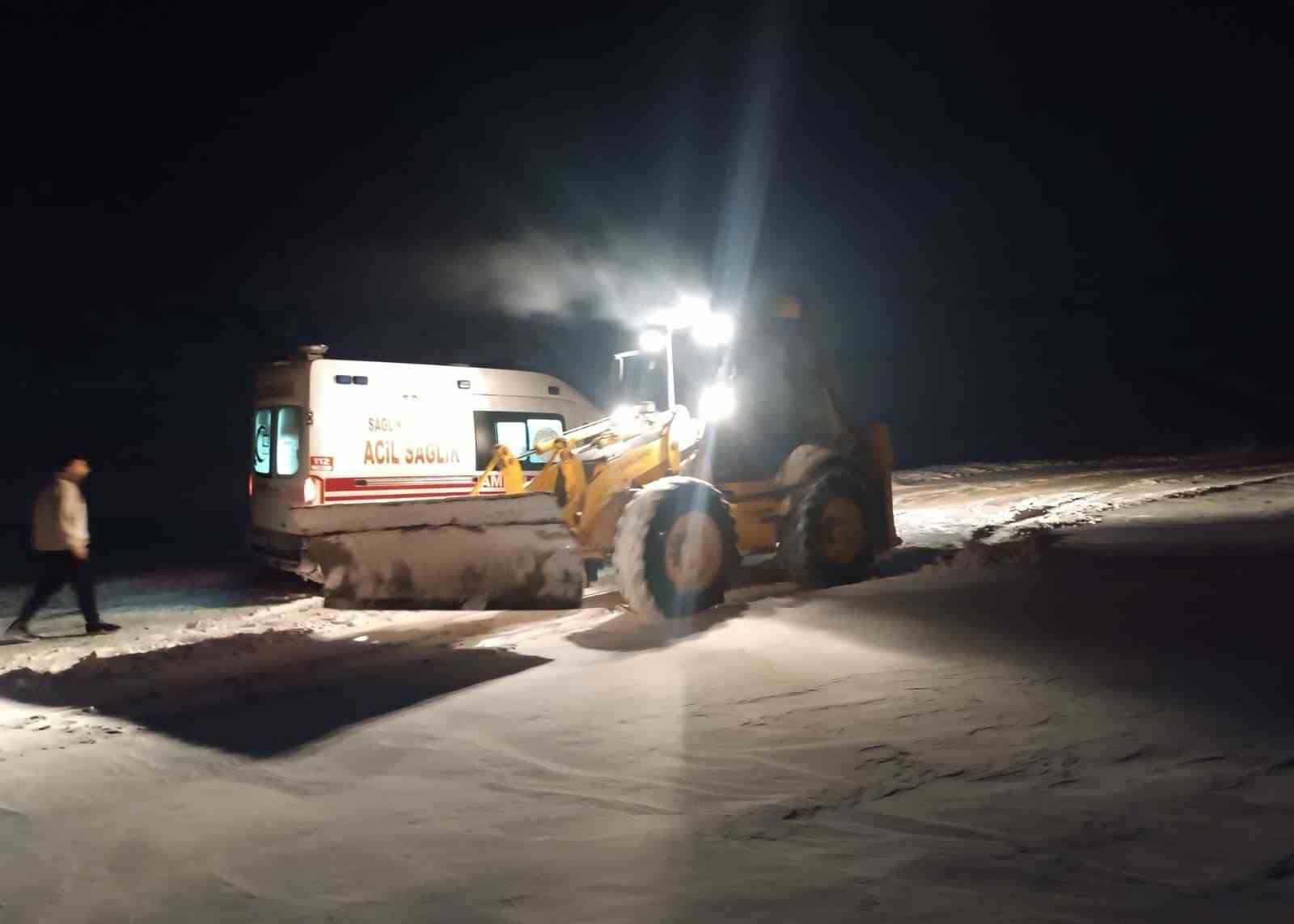 Van’da hasta ve mahsur kalanlar belediyenin çabasıyla kurtarıldı
