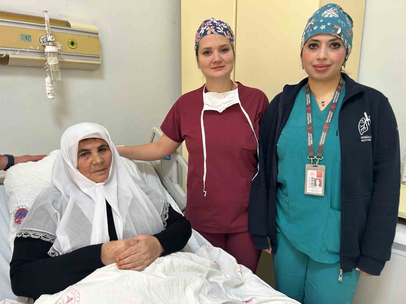 Van’da hastanın göğüs kafesi açılmadan akciğerin yarısı çıkarıldı
