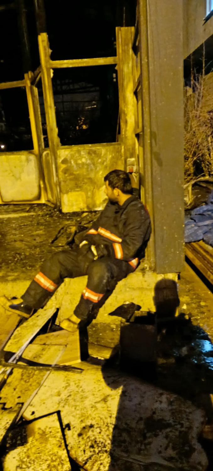 Van’da iş yerindeki yangında 1 kişi yaralandı, 2 kişi dumandan etkilendi
