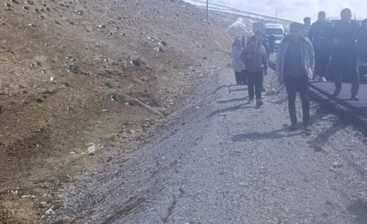 Van’da kamyonet şarampole devrildi: 4 yaralı
