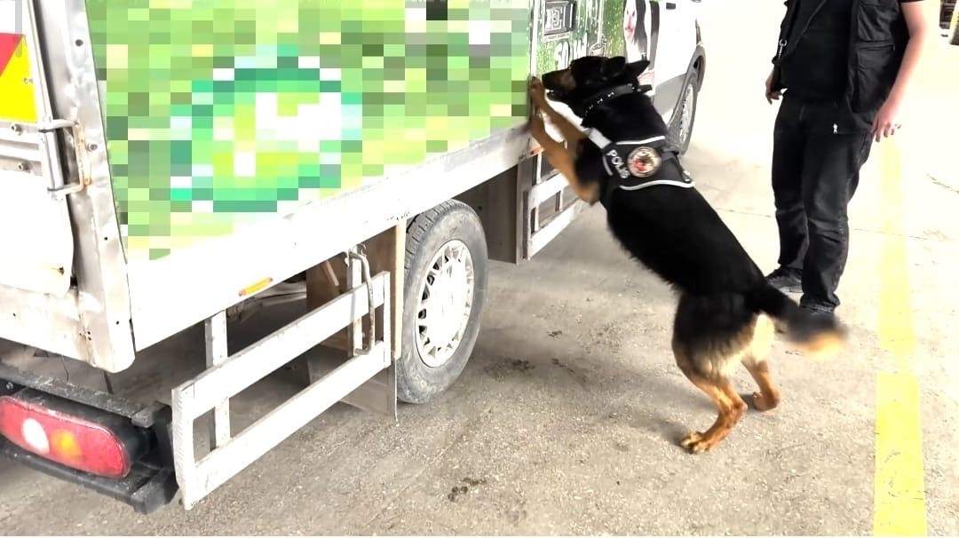 Van’da kamyonette 90 kilo uyuşturucu ele geçirildi
