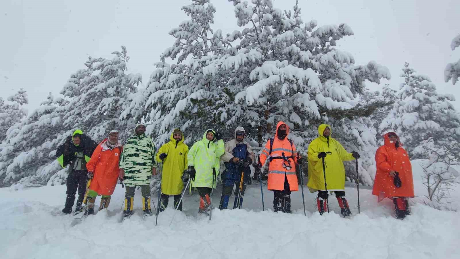 Van’da kar nedeniyle yol kapandı, rota Toprakkale’ye çevrildi
