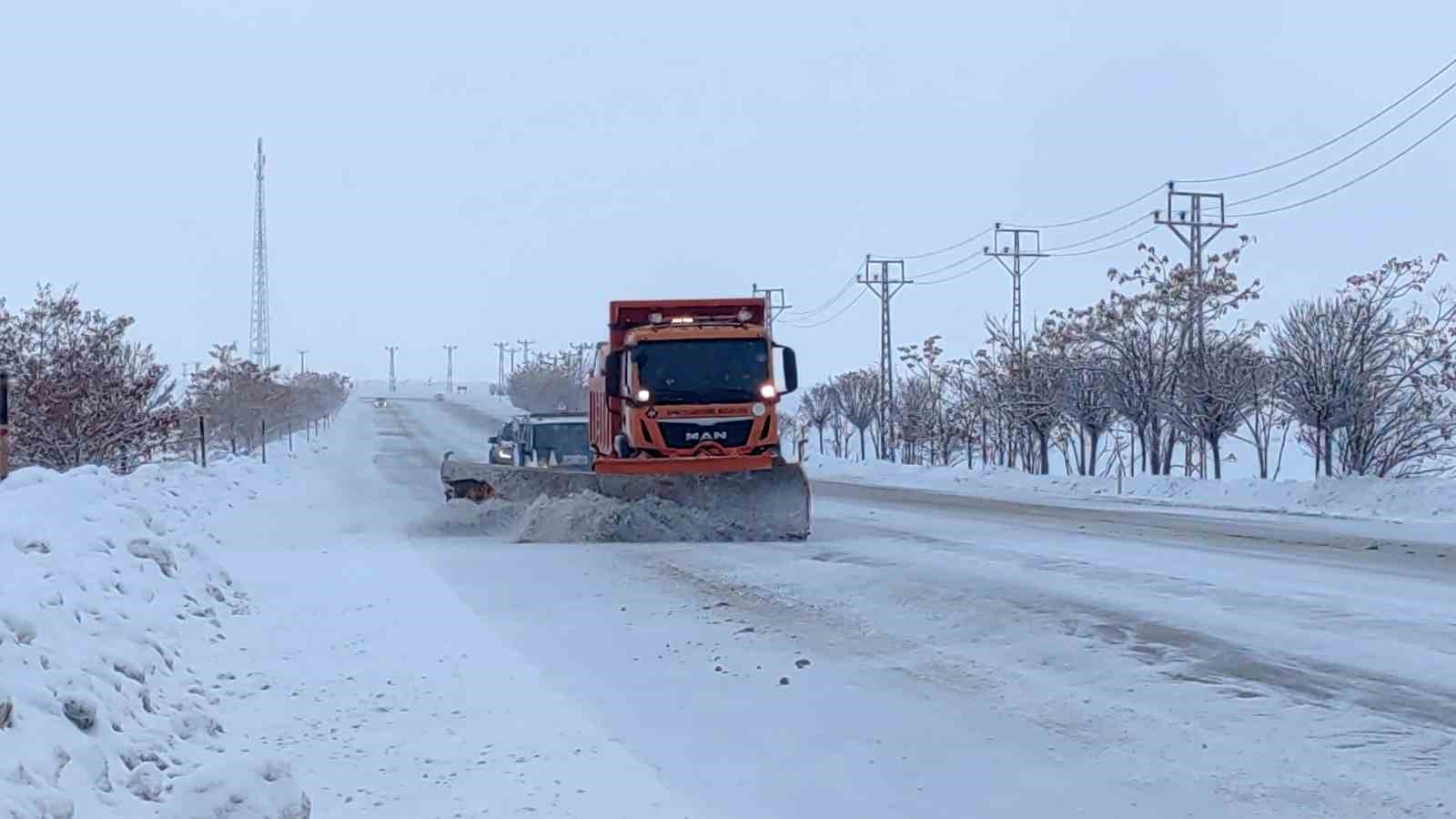 Van’da kar yağışı etkili oluyor
