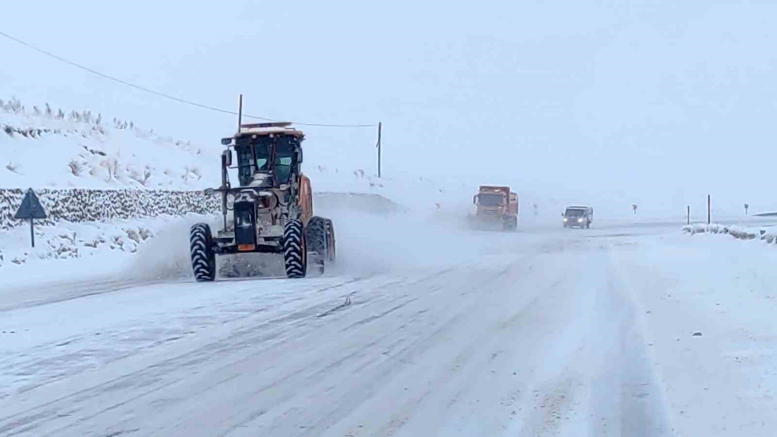 Van’da kar yağışı etkili oluyor
