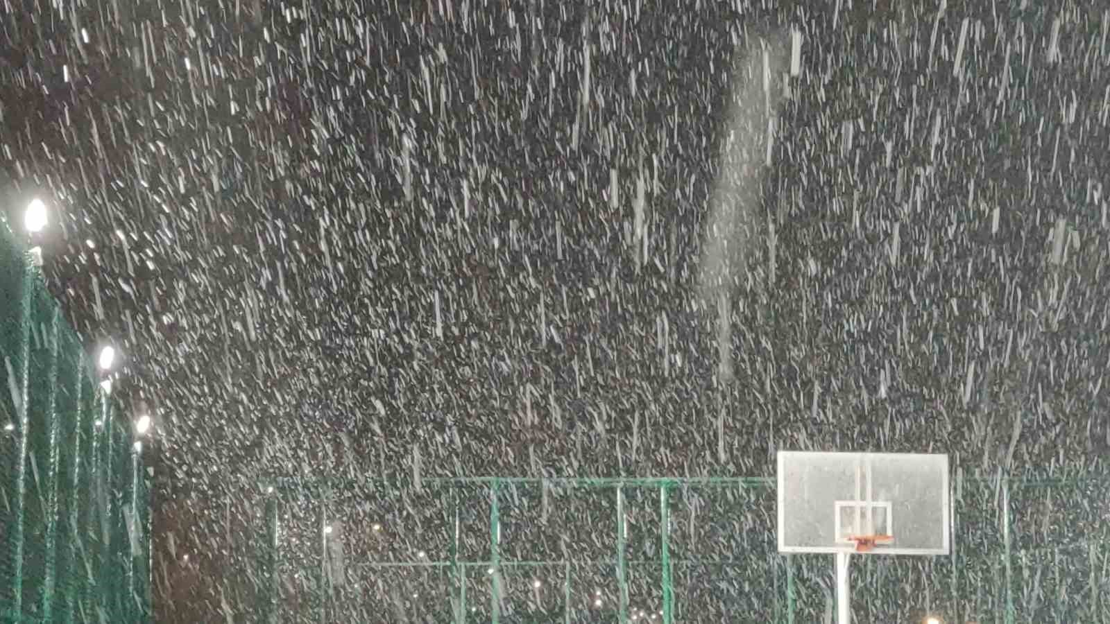 Van’da kar yağışı yeniden etkili oldu
