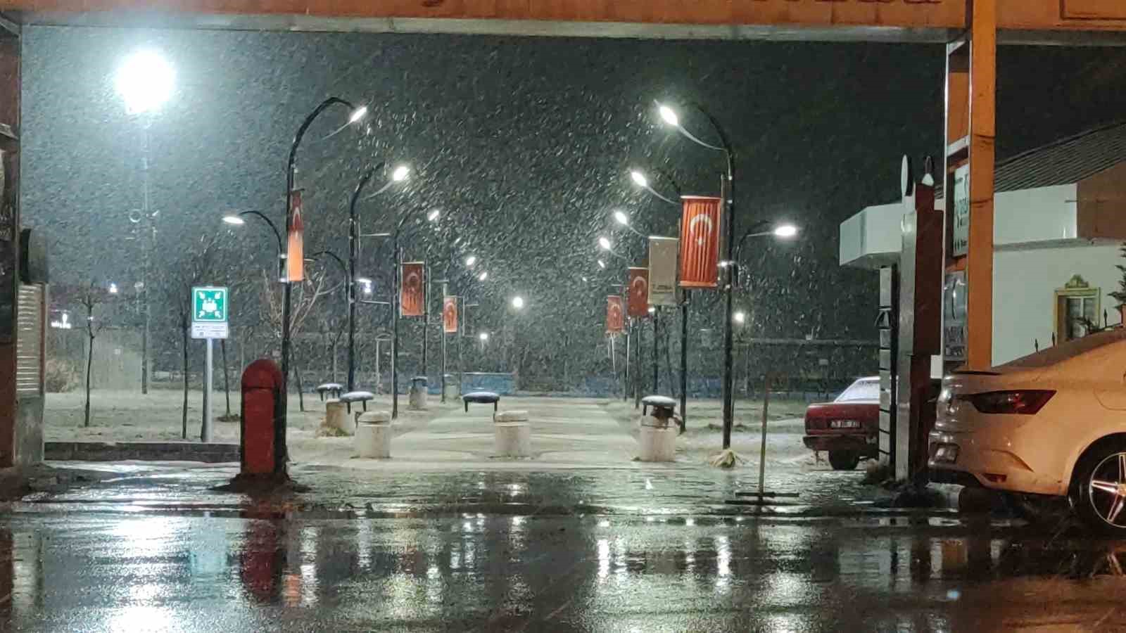 Van’da kar yağışı yeniden etkili oldu
