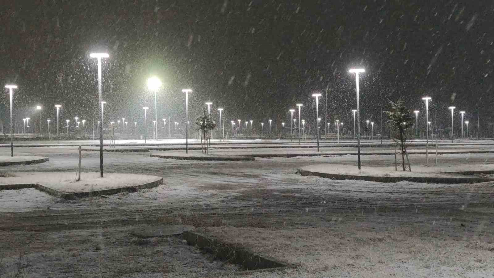 Van’da kar yağışı yeniden etkili oldu
