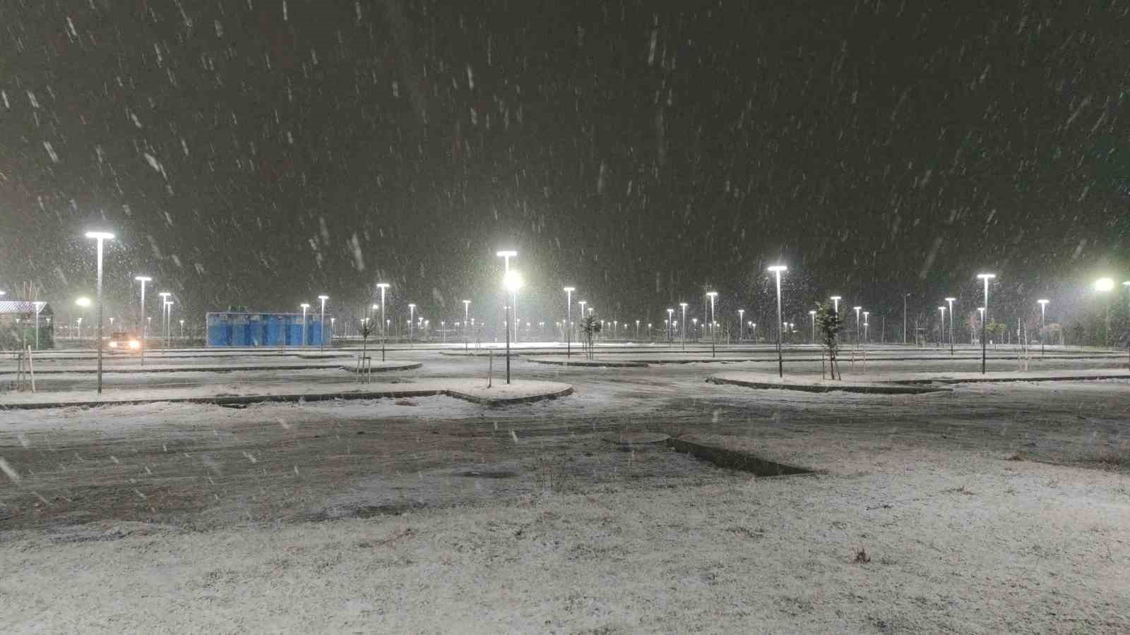 Van’da kar yağışı yeniden etkili oldu
