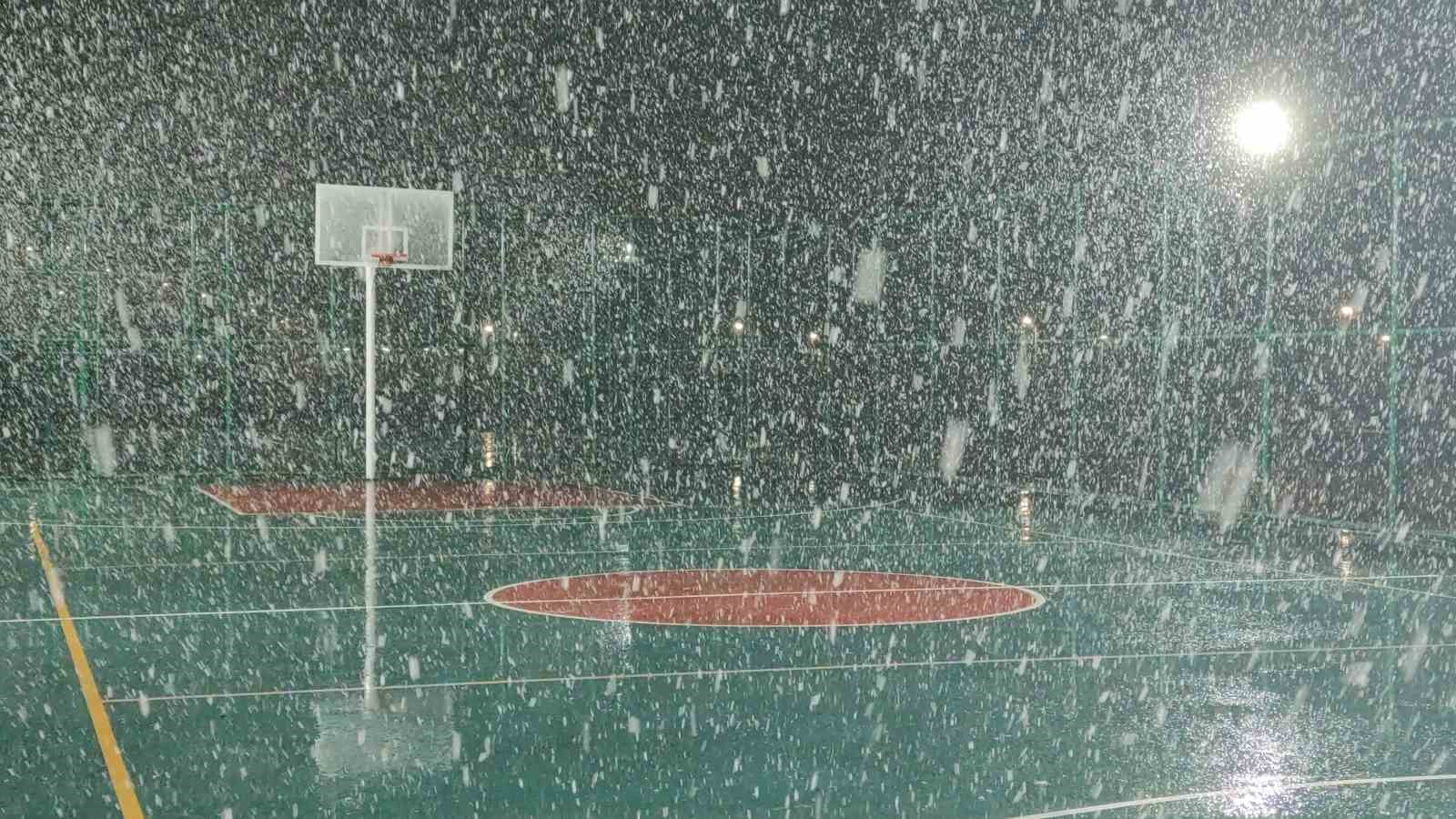 Van’da kar yağışı yeniden etkili oldu
