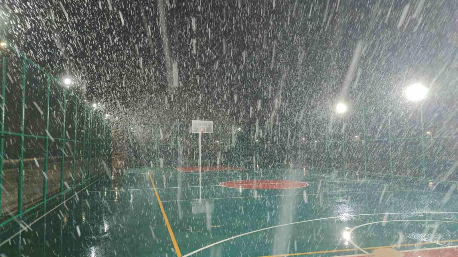 Van’da kar yağışı yeniden etkili oldu
