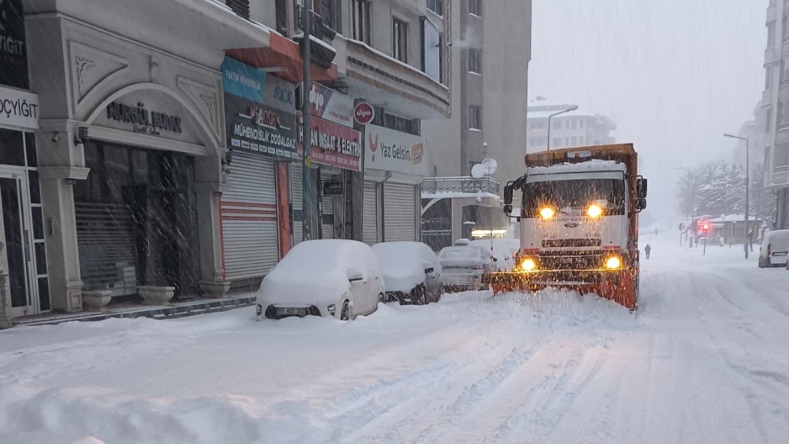 Van’da kardan dolayı kapanan 287 yoldan 89’u açıldı
