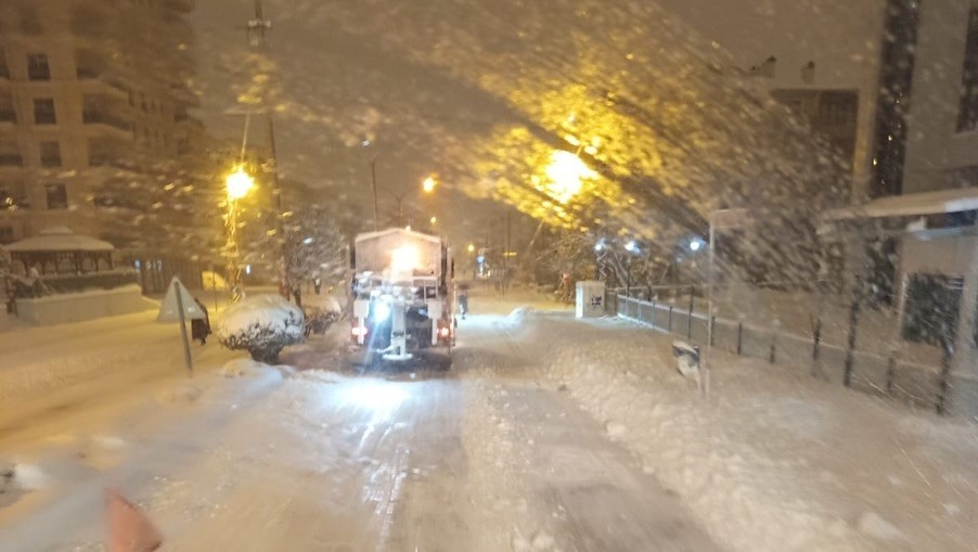 Van’da kardan dolayı kapanan 287 yoldan 89’u açıldı
