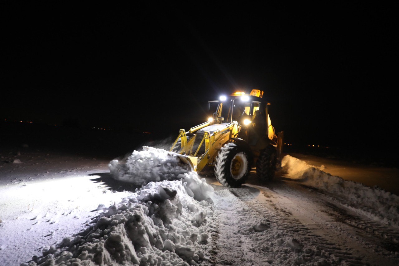 Van’da kardan dolayı kapanan 625 yoldan 469’u açıldı
