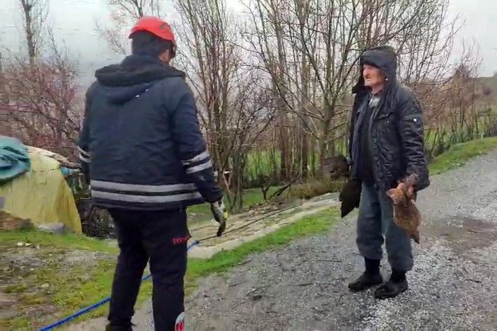 Van’da kümes ve tandır olarak kullanılan yapı çöktü
