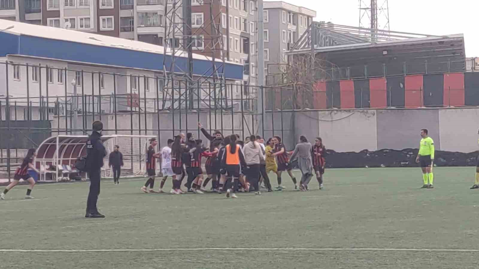 Van’da maç bitti yumruklar konuştu
