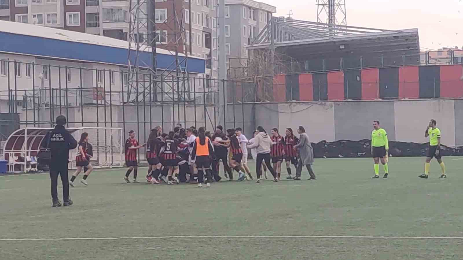 Van’da maç bitti yumruklar konuştu
