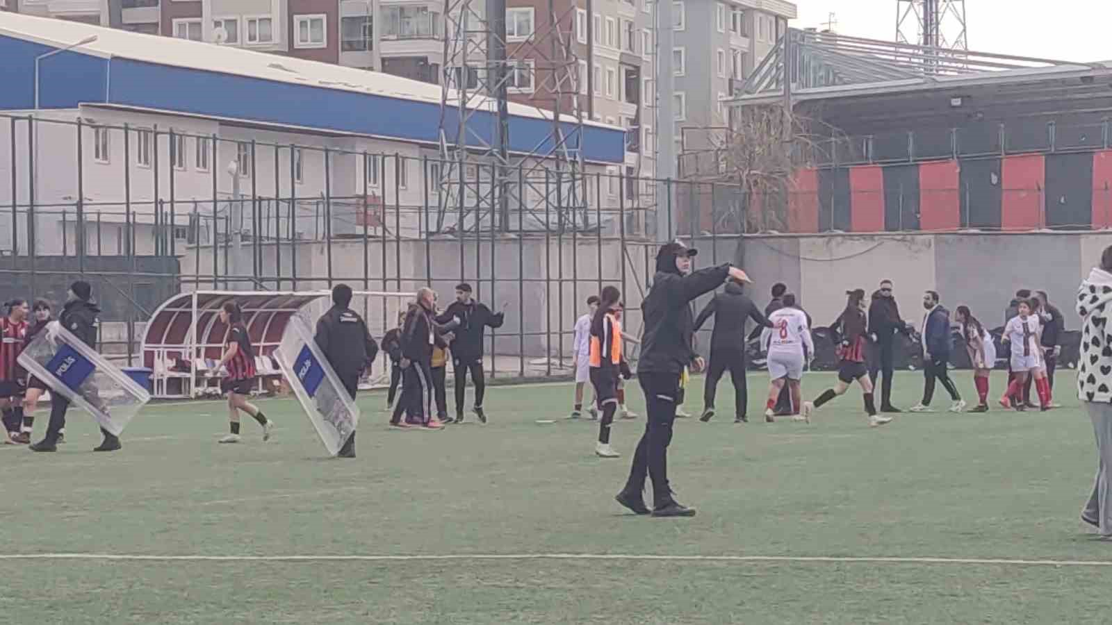 Van’da maç bitti yumruklar konuştu
