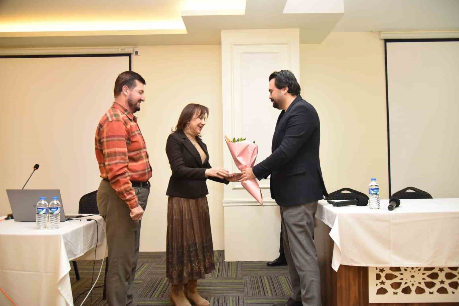 Van’da ‘Mekanik Ventilasyon Kursu’ düzenlendi
Van’da ‘Mekanik Ventilasyon Kursu’ düzenlendi