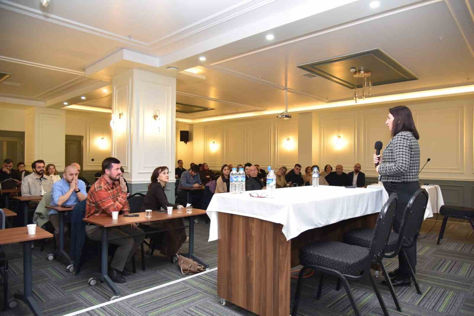 Van’da ‘Mekanik Ventilasyon Kursu’ düzenlendi
Van’da ‘Mekanik Ventilasyon Kursu’ düzenlendi