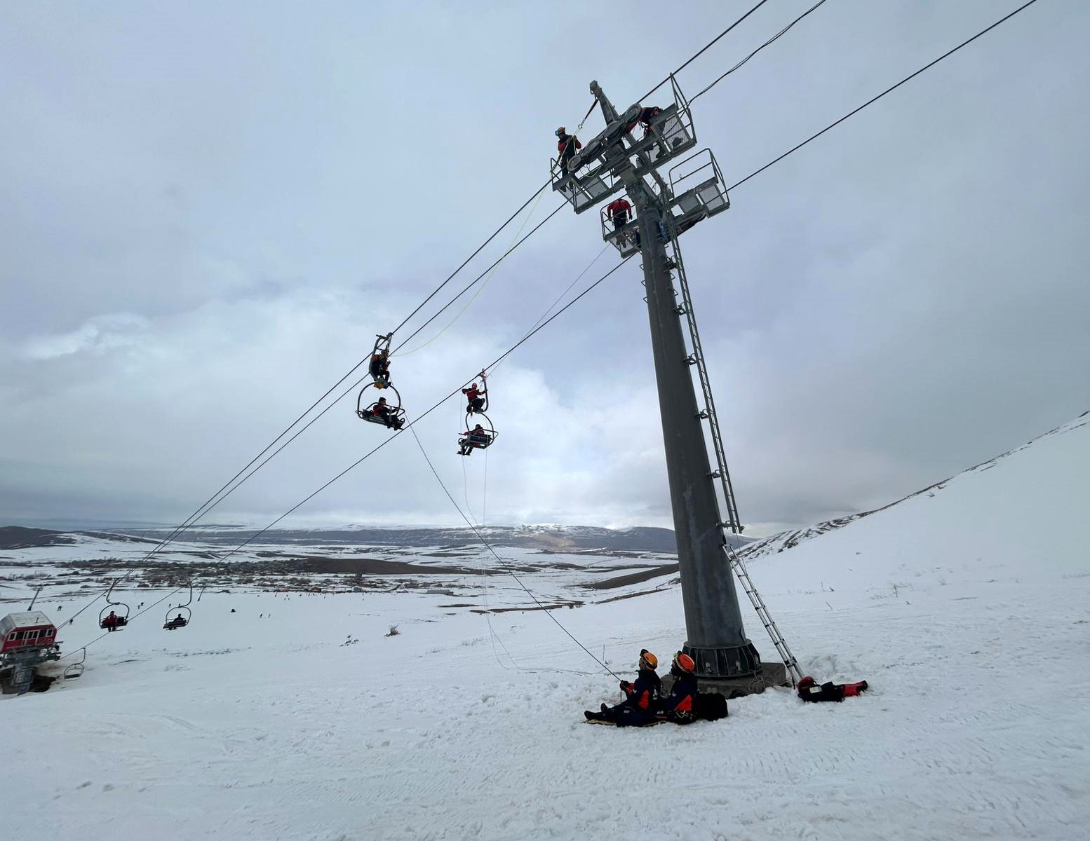 Van’da nefes kesen çığ tatbikatı gerçeği aratmadı
