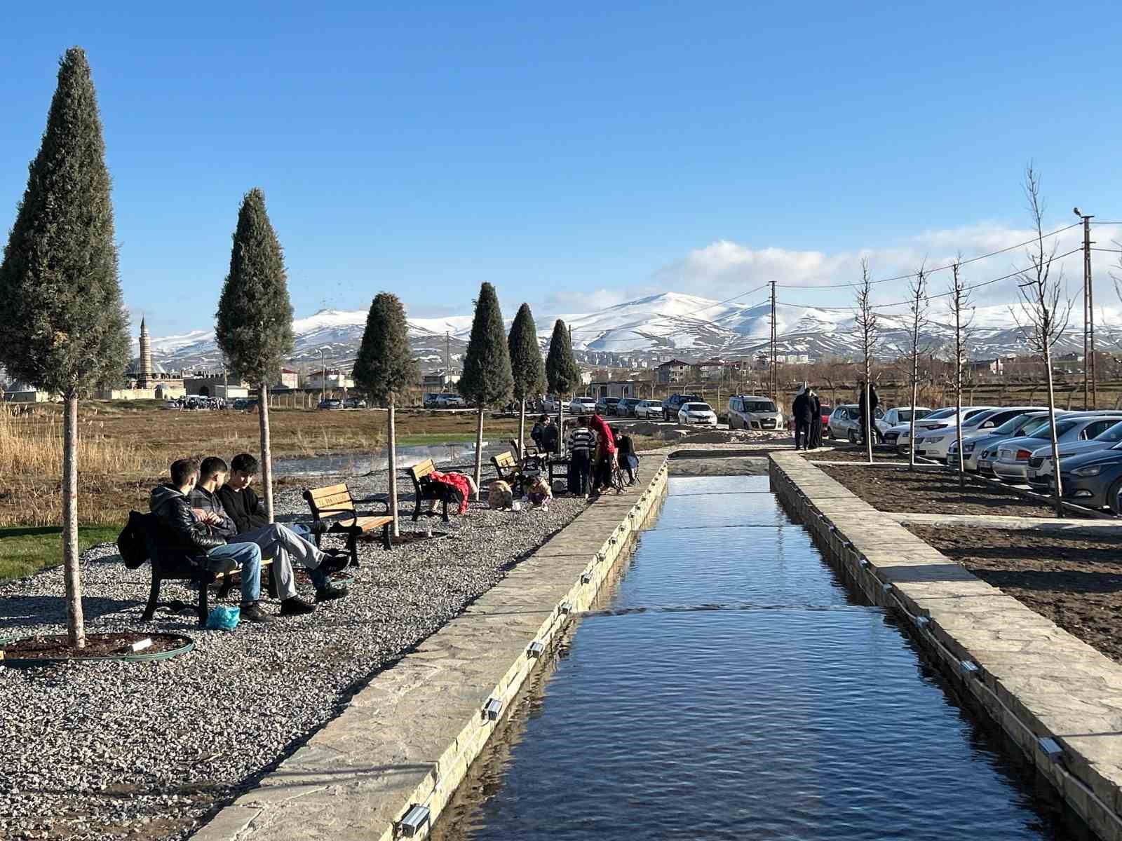 Van’da Ramazan öncesi manevi atmosfer tarihi camide yaşanıyor

