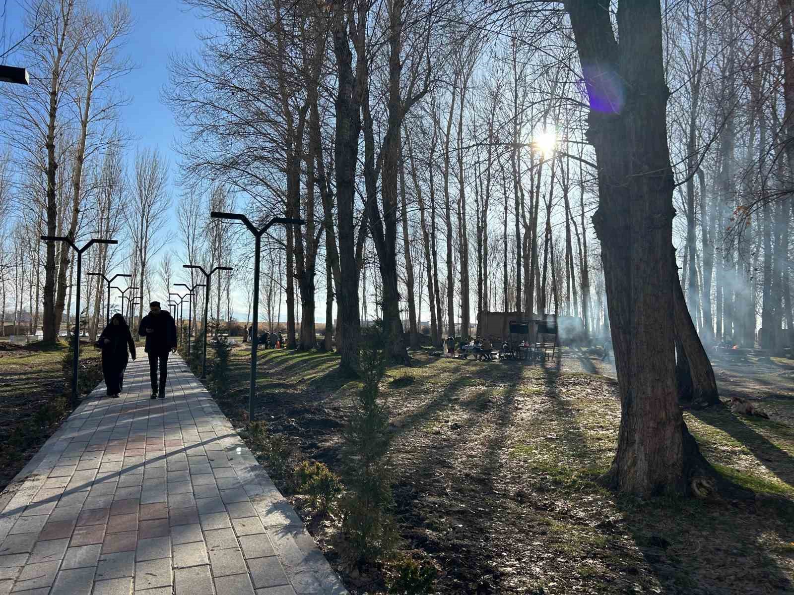 Van’da Ramazan öncesi manevi atmosfer tarihi camide yaşanıyor
