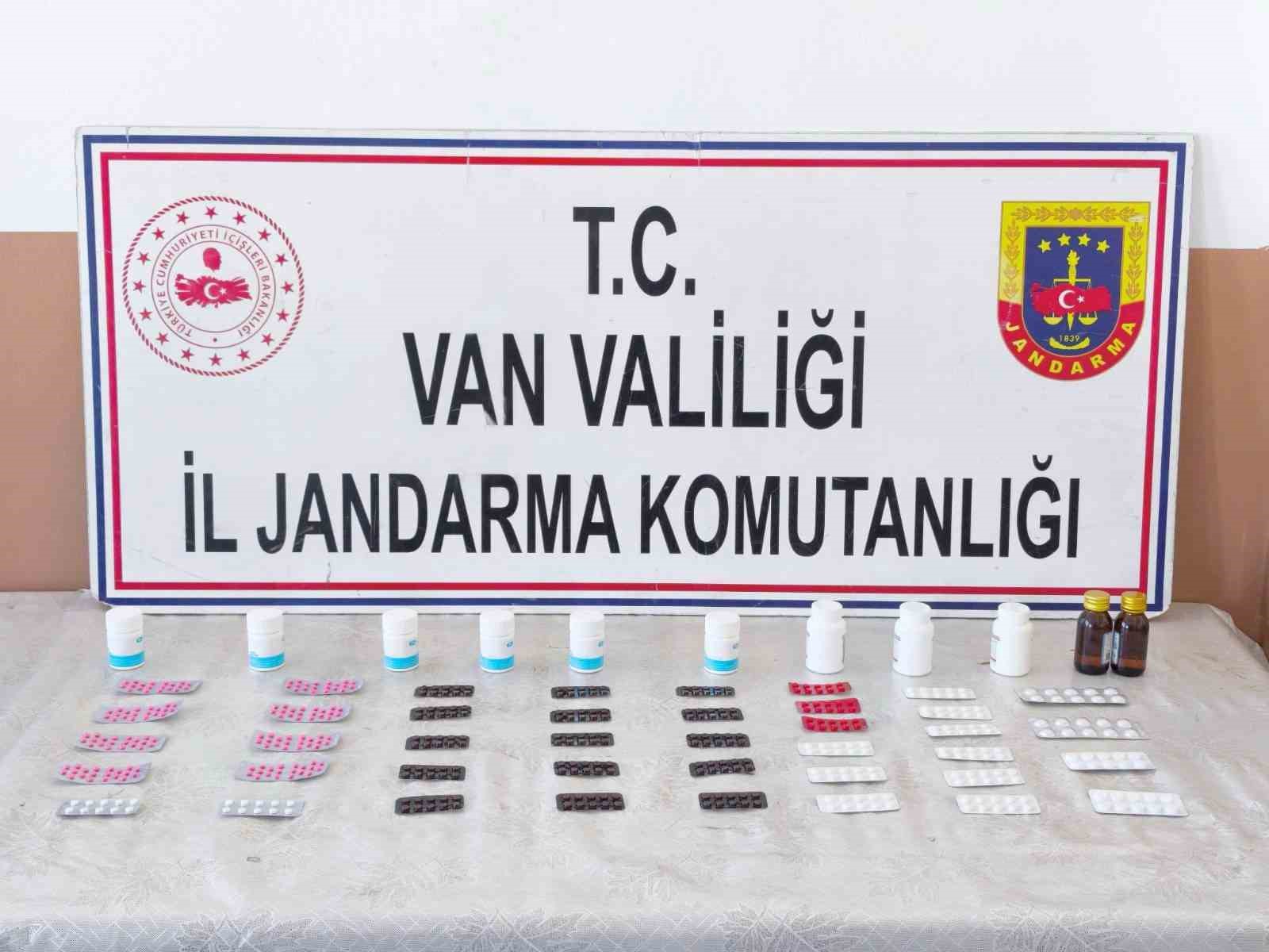 Van’da sentetik hap ve kaçak sigara ele geçirildi
