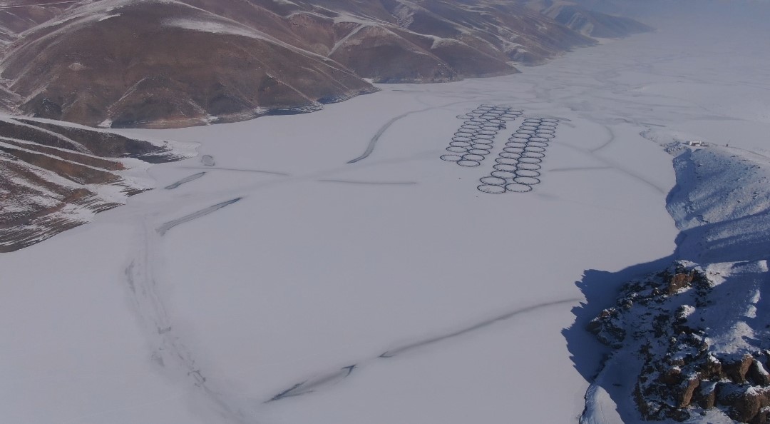 Van’da Sibirya soğukları: Dev barajlar buz tuttu
