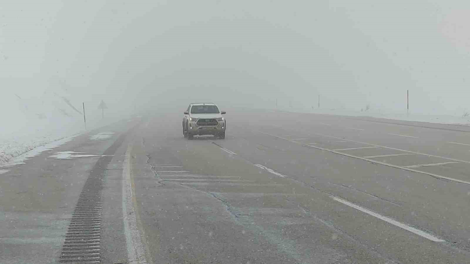 Van’da sis ve kar yağışı yüksek kesimlerde etkiliyor
