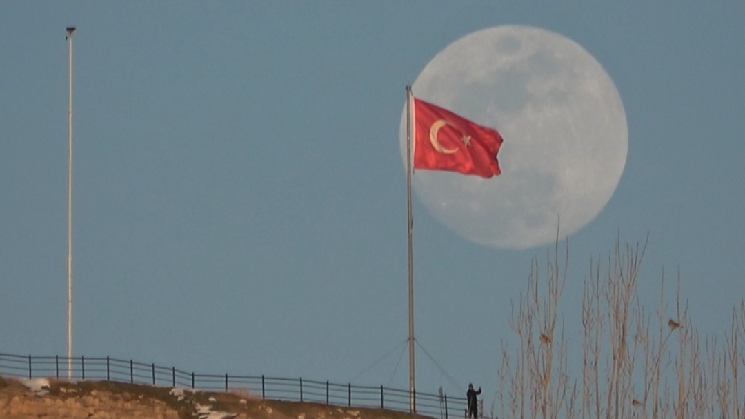 Van’da tarih ile dolunayın buluşması görsel şölen sundu
