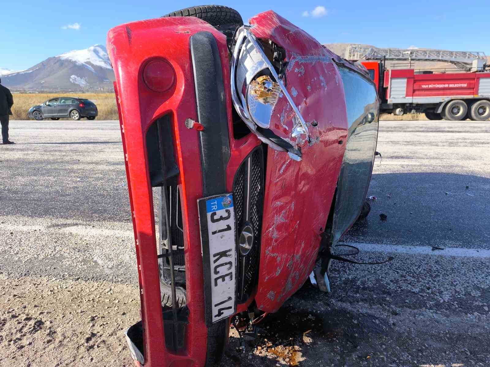 Van’da trafik kazası: 1 ölü, 2 yaralı
