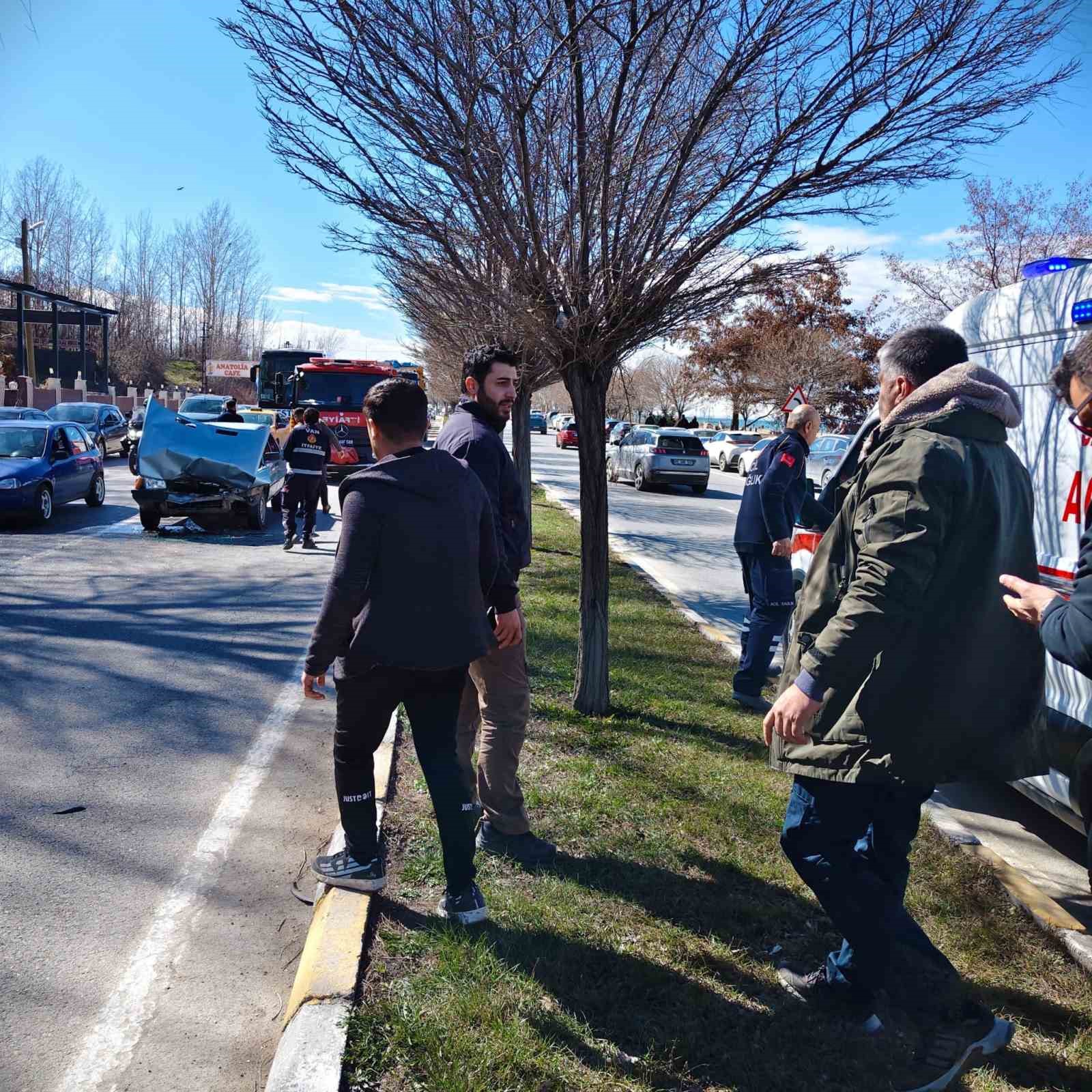 Van’da trafik kazası: 2 yaralı
