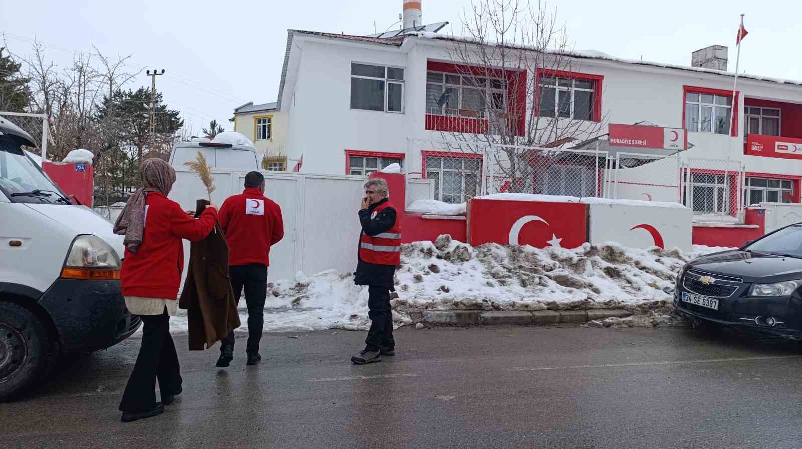 Van’da yaban hayvanları unutulmadı
