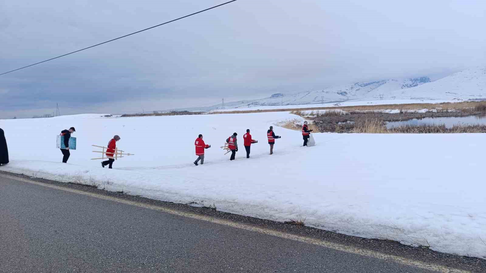 Van’da yaban hayvanları unutulmadı
