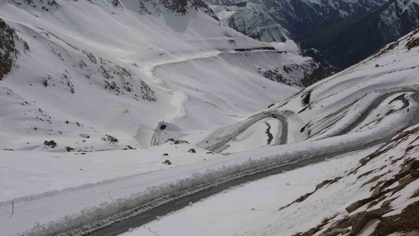 Van’da yoğun kar yağışı ve eğimli alanlar çığ riskini artırıyor

